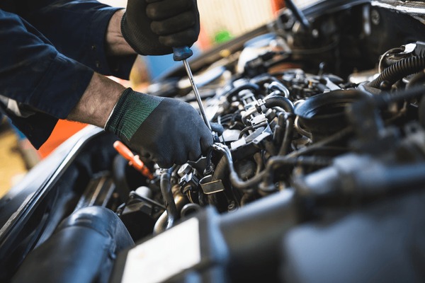 close hands unrecognizable mechanic doing 600nw 601927238